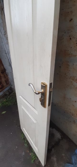 Продам двері із пресованого картону.