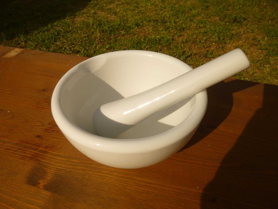 Almofariz com pilão em porcelana grande 15 cm