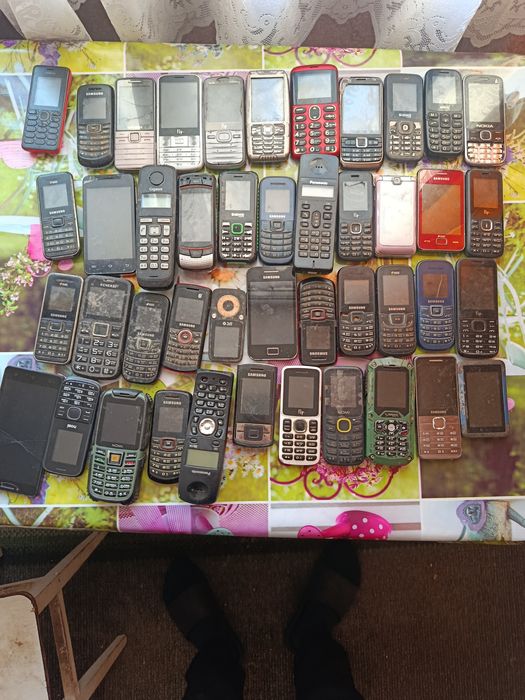 Продам телефони 43шт, 1500грн