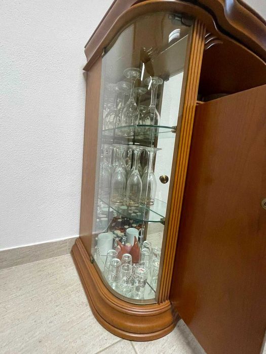 Móvel de Tv e garrafeira em carvalho, com portas laterais em vidro