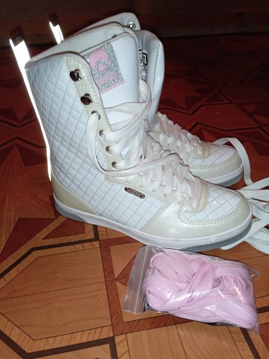 Взуття на дівчинку