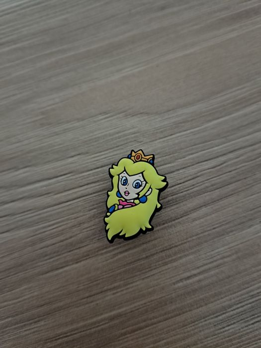 Przypinka crocs księżniczka Peach z gry Mario nowa