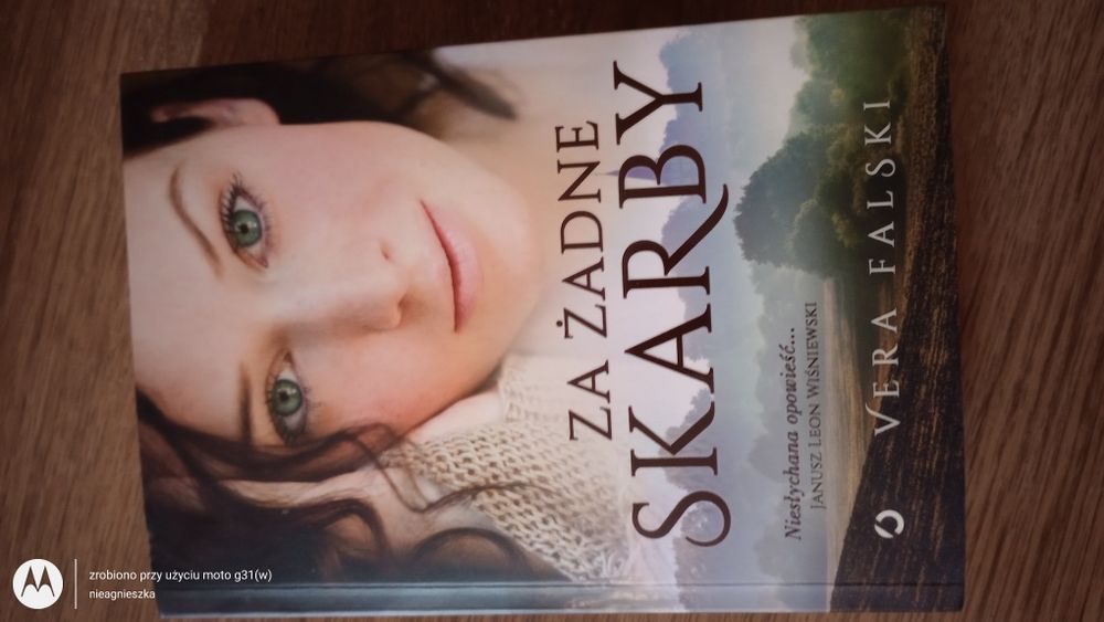 Vera Falski, Książka obyczajowa