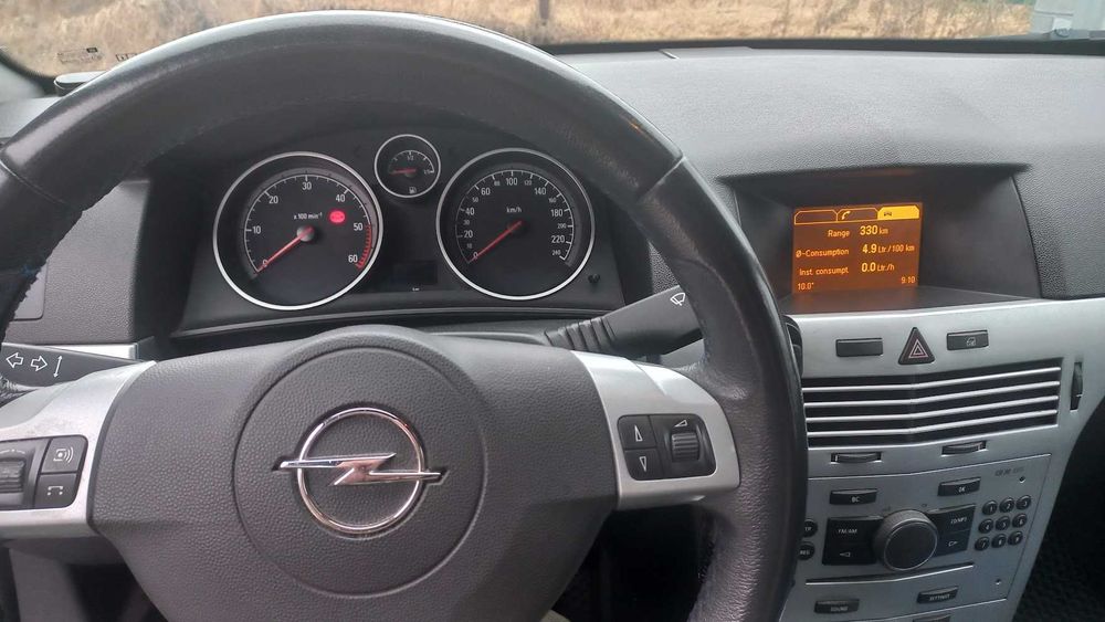 Авто Опель Астра 2009