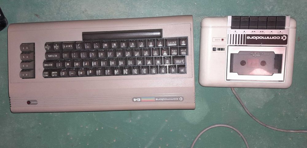 Commodore c64 z monitorem w oryginalnym opakowanu