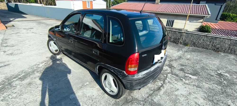 Opel Corsa B 1.5 D Isuzu – 5 Portas – Económico e Fiável