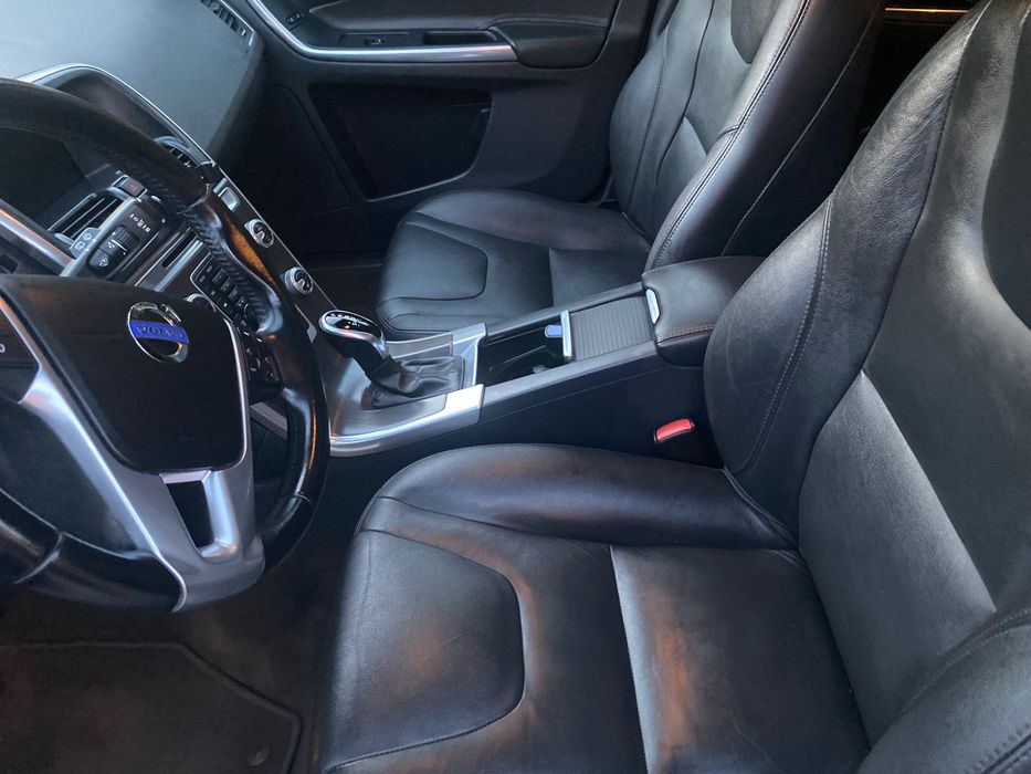 Volvo xc 60 2,5 LPG  , zdalne odpalanie , hak , automat