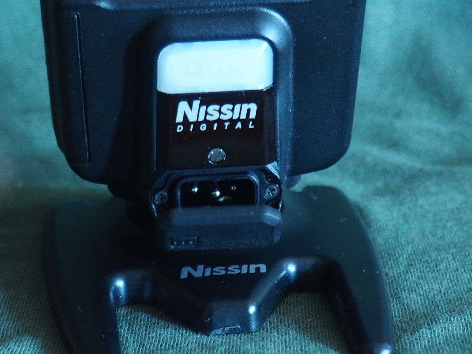 Lampa błyskowa Nissin i60A do Canona.