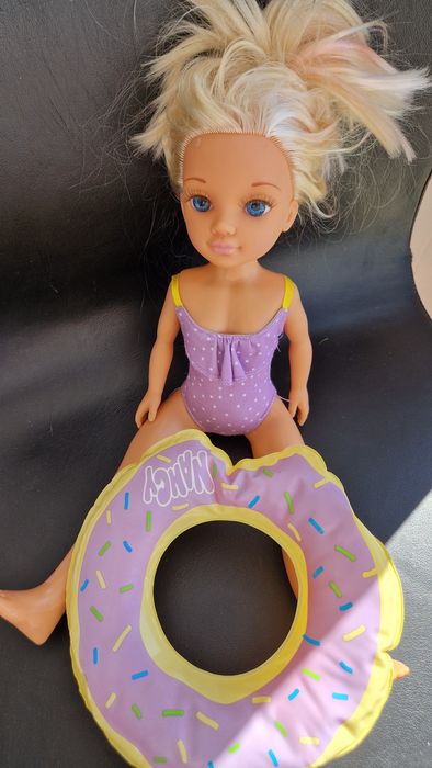 Boneca Nancy com bóia praia
