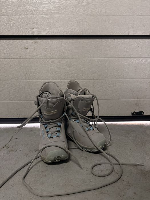 Buty damskie snowboardowe 38