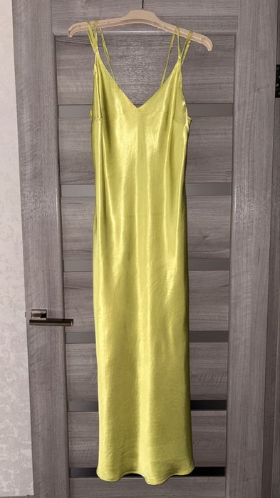 Сатинова сукня. Шовкова сукня у білизняному стилі.