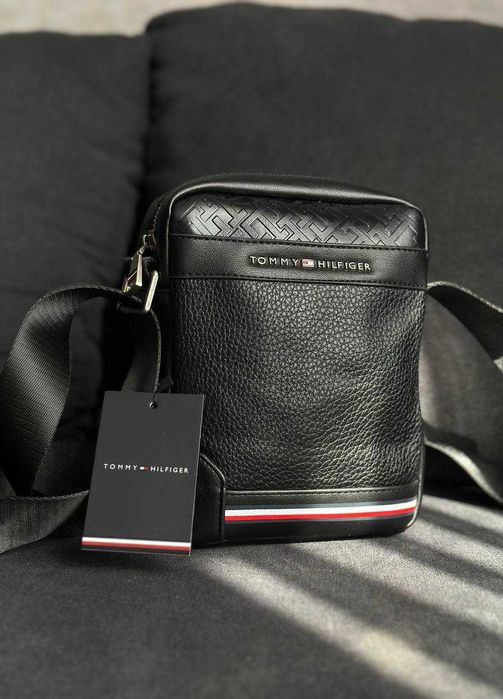 Чорна чоловіча сумка месенджер Tommy Hilfiger