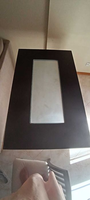 Mesa de jantar em wengué com bastante uso