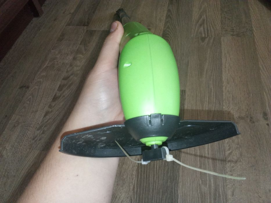 Акумуляторна бездротова ручна газонокосарка для саду