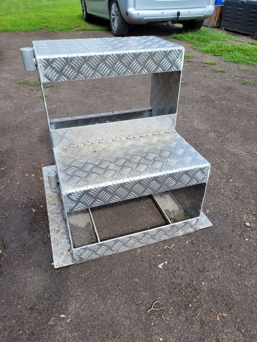 Podest aluminiowy schody