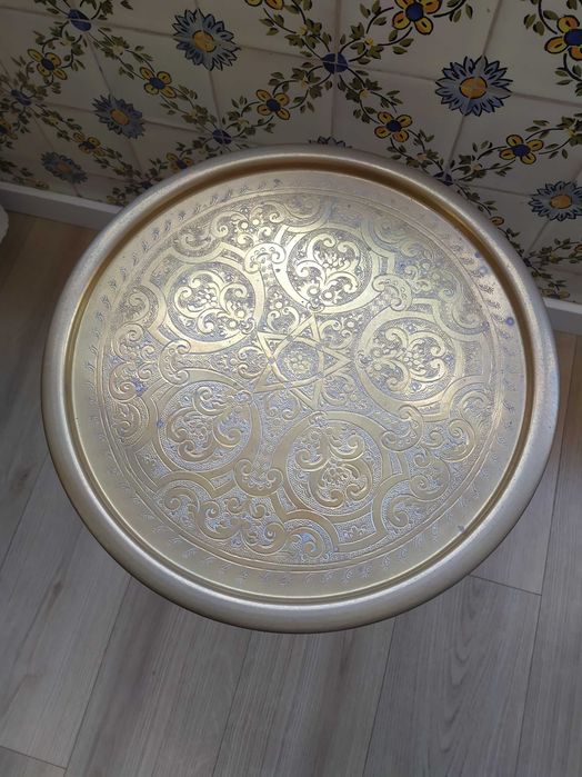 mesa árabe em latão