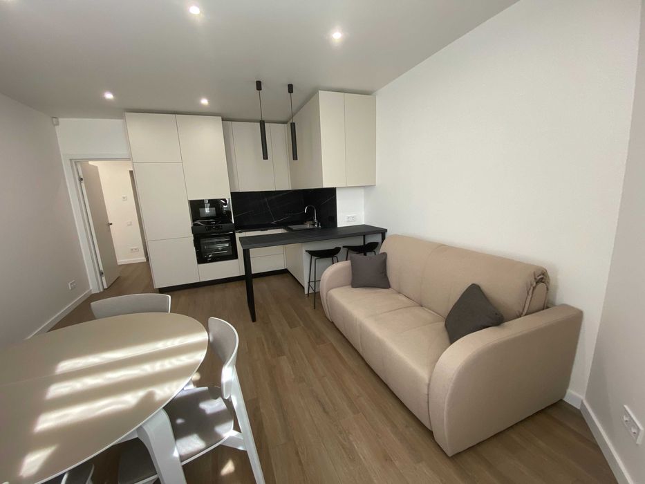 Продам 2 к.кв 70,3 м2, Центр Парк, ЖК "Сокольники" ул. Профессорская