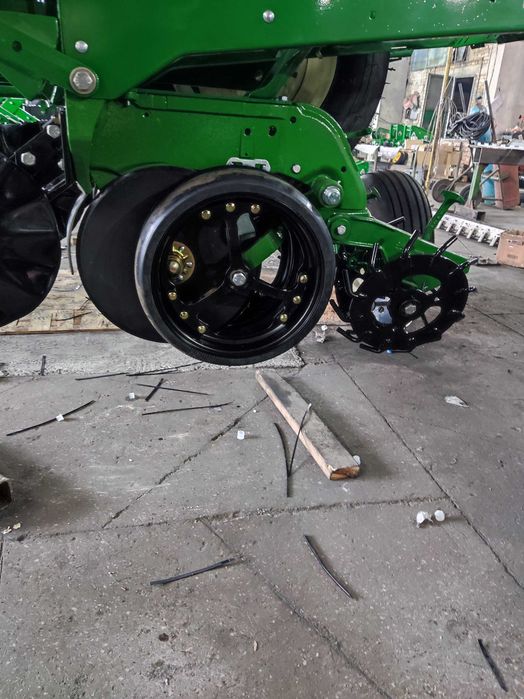 Сівалка пневматмчна точного висіва  JOHN DEERE 7200 Джон Дір