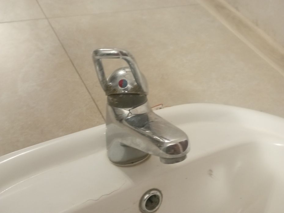 Umywalka z baterią