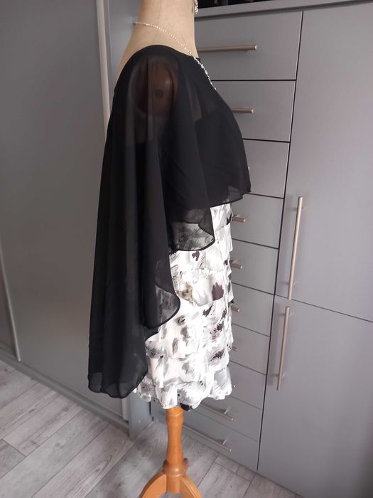 Sukienka ciekawa z narzutka 42/44