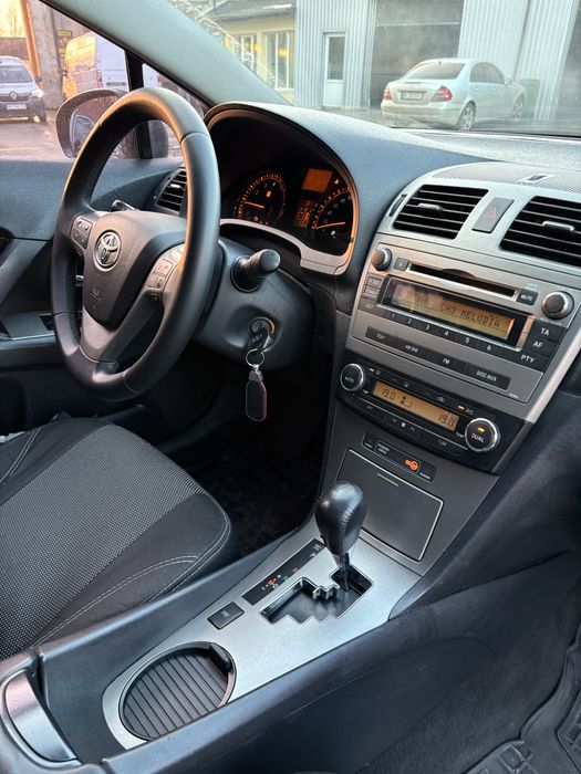 Автомобіль Тойота Авенсіс