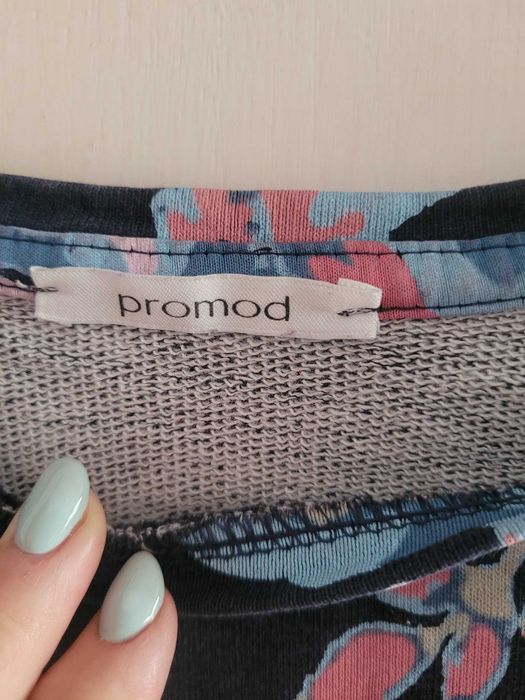 bluza damska w kwiaty Promod