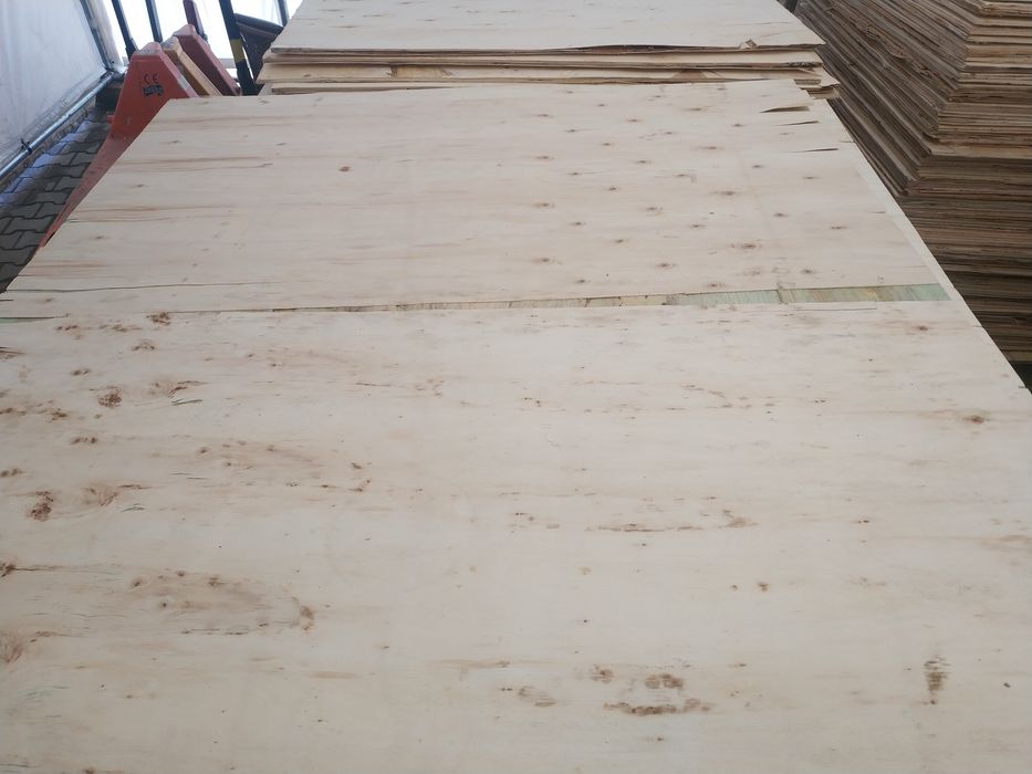 Sklejka o wym. 94x110cm i gr ok . 7-10mm