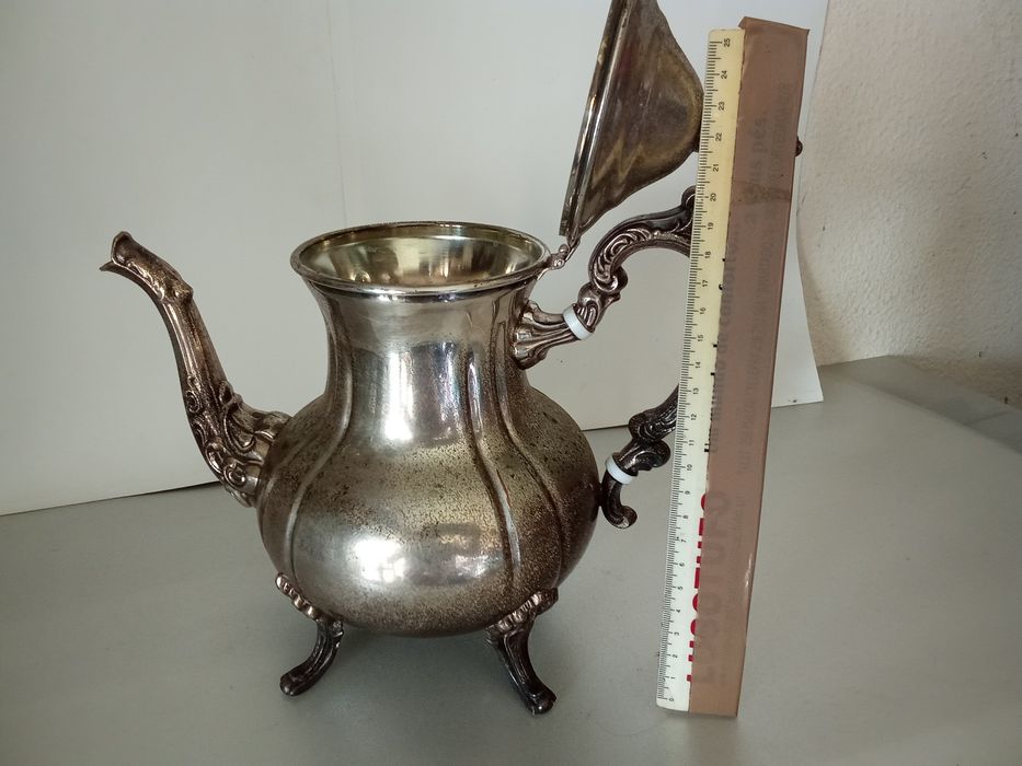 Bule em latão com lamparina a álcool
