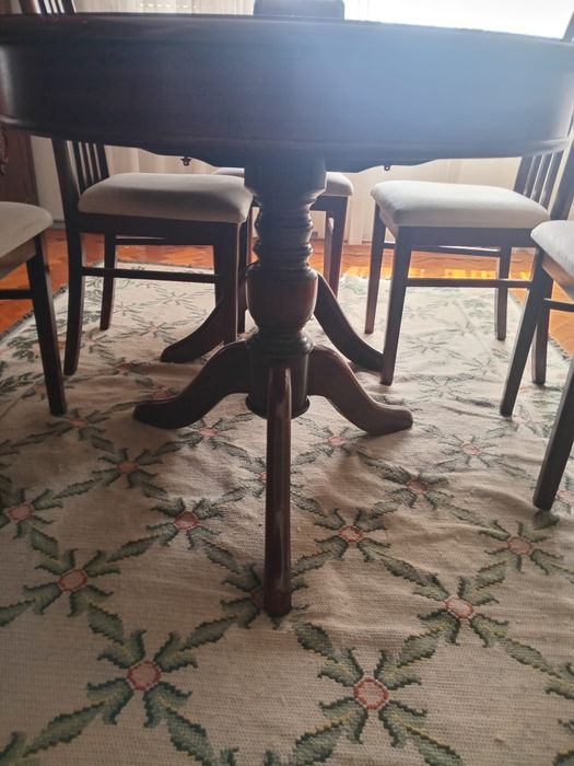 Mesa de jantar e 6 cadeiras