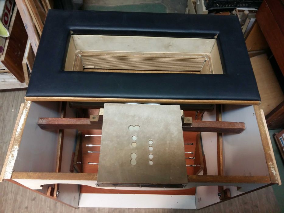 Akordeonowy stół prób