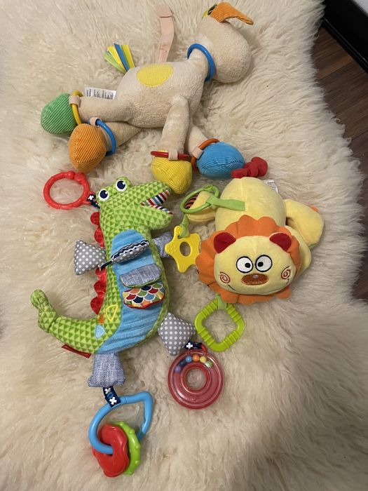 Zestaw maskotek. Zabawki zwisające. Zawoeszki do łóżeczka, wózka