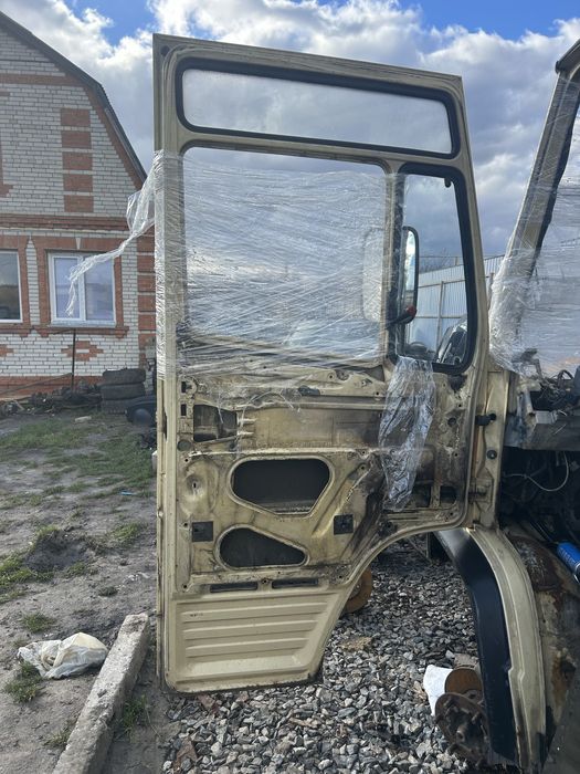 Передние голые двери высокая криша Мерседес 609,709,711,809,811,Рекс