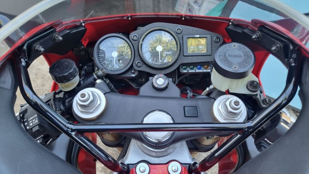 Honda rvf750  rc45 1997