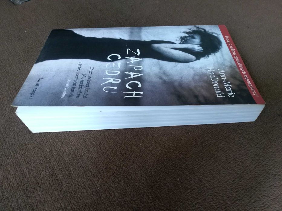 Ann-Marie MacDonald. Zapach cedru.