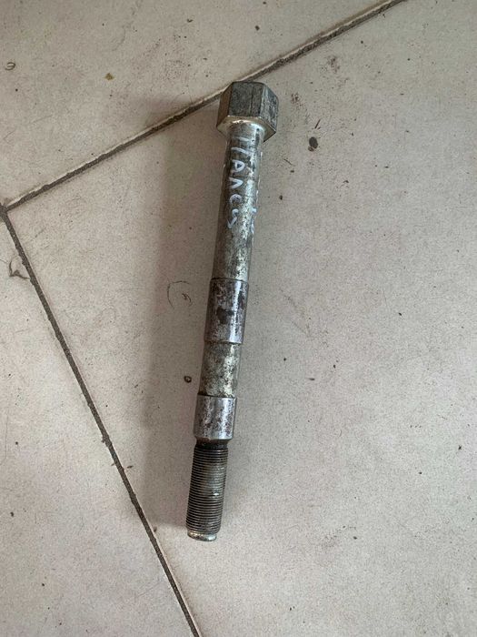 Болт Оси Автобуса ;  Икариус "