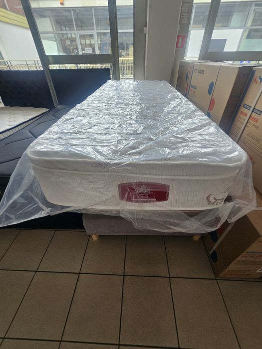 Materac 90x200 twardy po sesji zdjęciowej  nowy