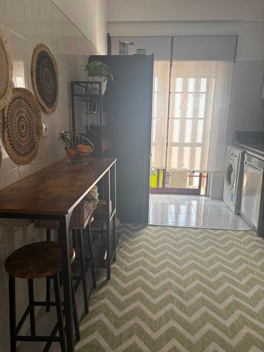 Arrendo  Apartamento T2 com Terraço e Garagem - Casal do Chapim - Odivelas