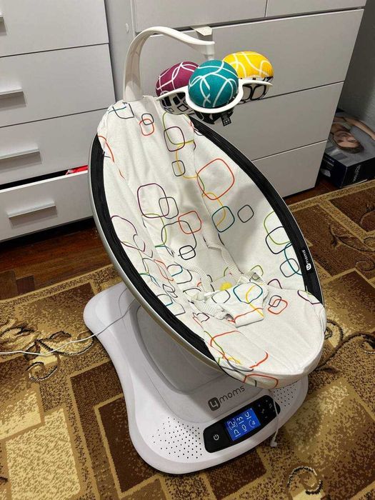 Заколисуючий центр 4MOMS mamaRoo 4.0 Plush