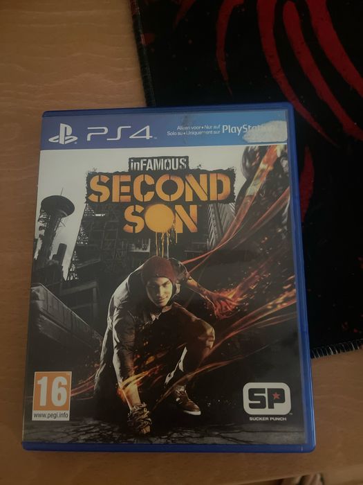 Play 4 con um controlo e dois jogos