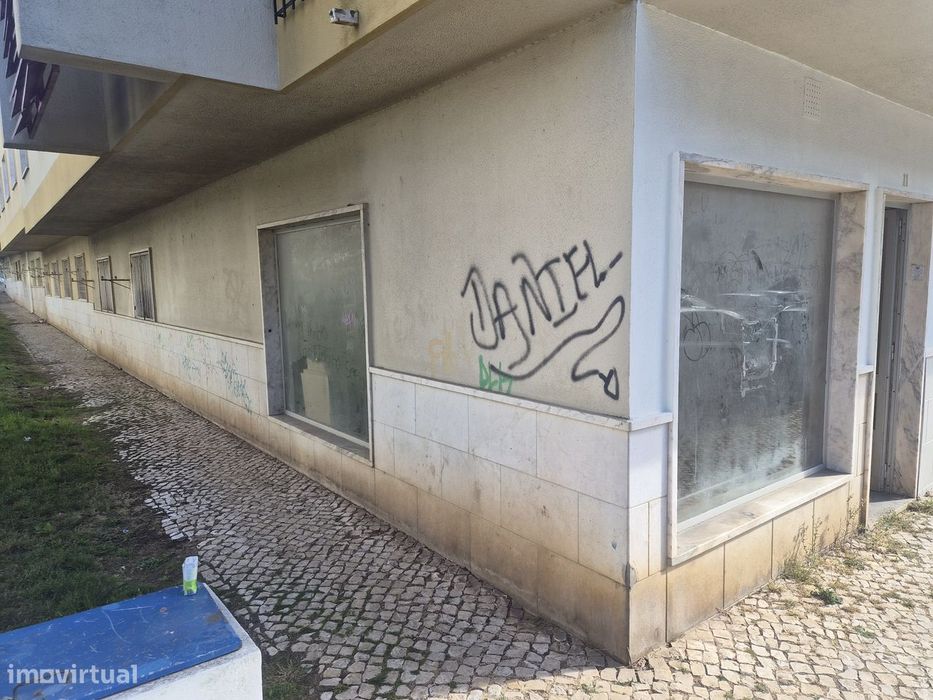 Imóvel comercial para arrendar na Amadora loja9