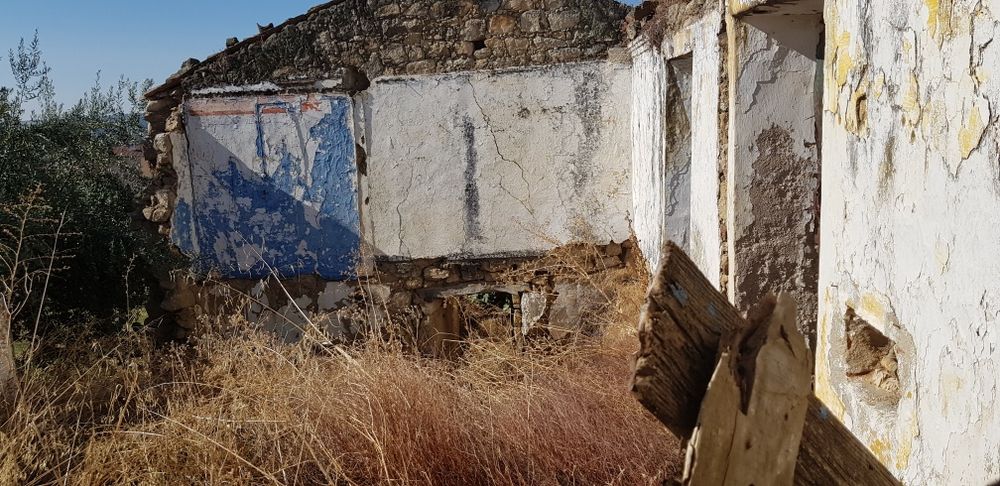 Vende-se casa para reconstruir, aceito proposta