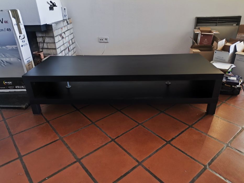 Duas mesas  de apoio IKEA como novas