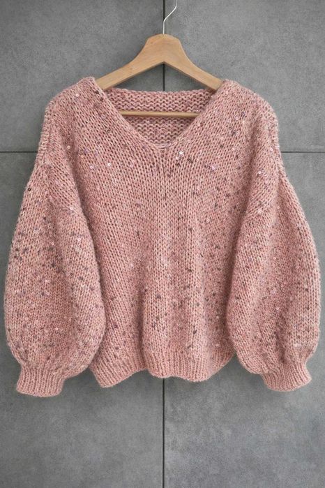 Ręcznie robiony sweter moherowy z cekinami