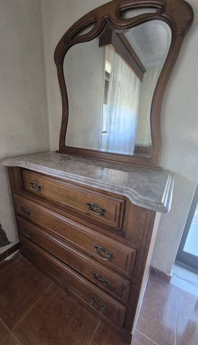 Quarto Completo em Madeira Maciça – Excelente Estado!