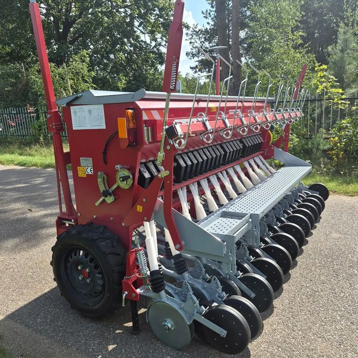 Meprozet Siewnik zbożowy 2-talerzowy S117T MEPROZET 3,0m; Siewnik zbożowy stopkowy-redlicowy S107/2 MEPROZET 2,5m; Siewnik zbożowy stopkowy-redlicowy S107 MEPROZET 3,0m  Siewnik do kukurydzy, buraków, poplonów w Rad-Masz Rolmasz Opoczno