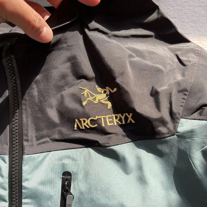 Вітровка Arc'teryx Alpha SV Jacket  "Dark Magic" Edition