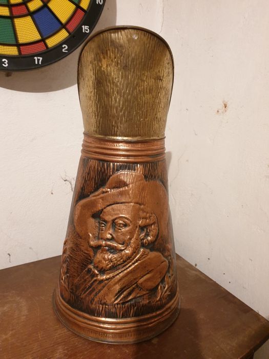 Stary miedziano mosiężny parasolnik/dzban