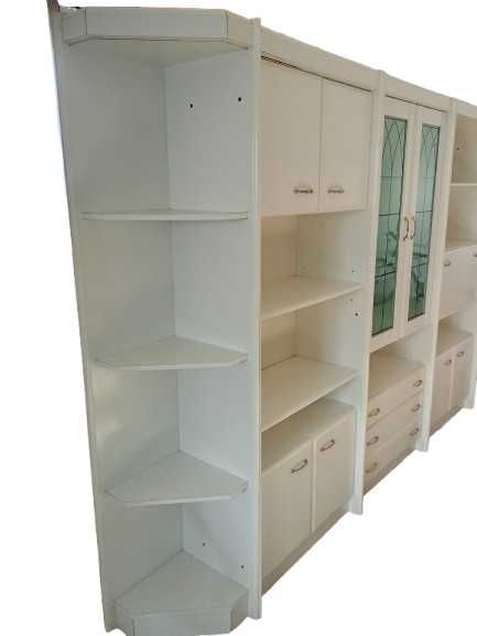 Vendo Móvel de Sala / Estante Clássica com Vitrine