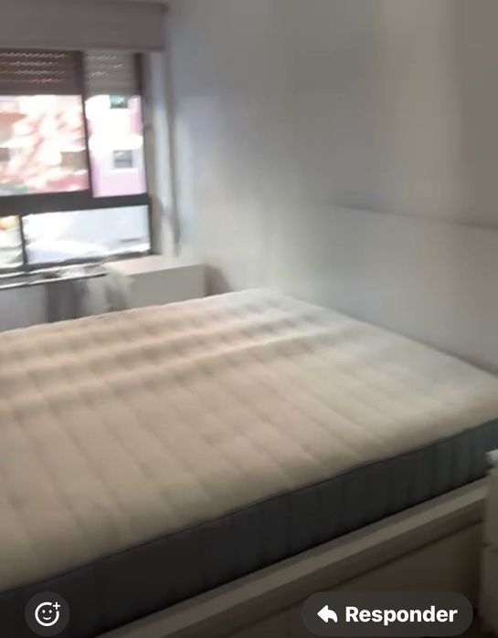 Cama de casal branca IKEA