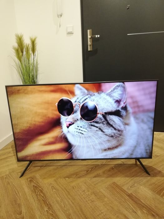 2 letni Samsung 43" Smart TV Tizen WiFi Bluetooth HDR DVB-T2